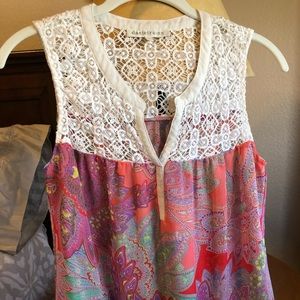 Sleeveless two color blouse